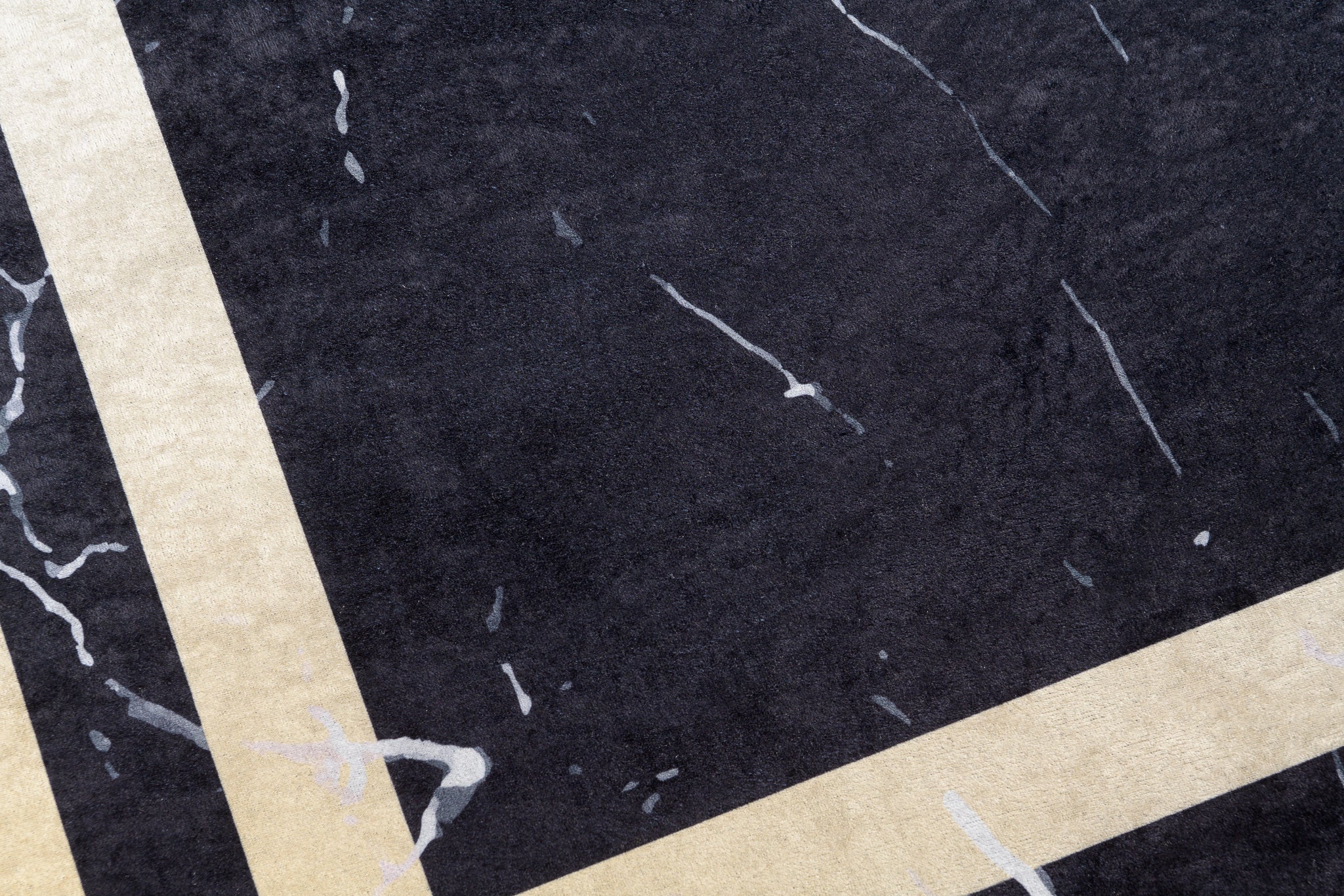 Tappeto Toscana con Frange Nero Oro Cornice